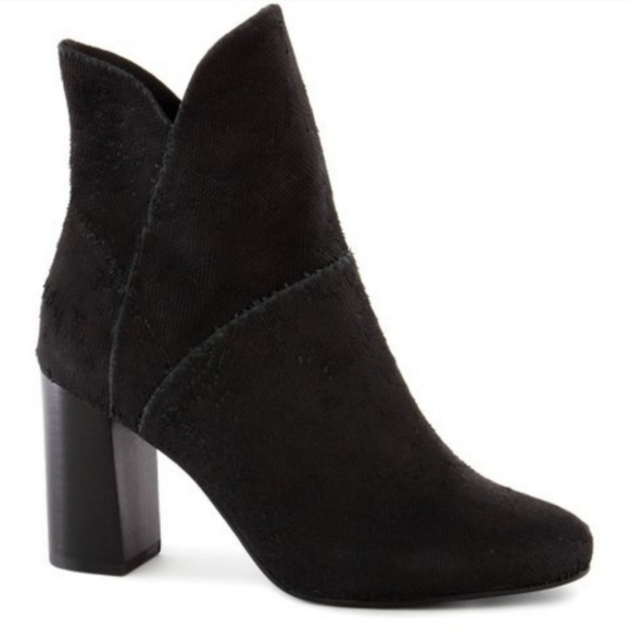 Modern Chic Seychelles Textured Black Suede Ankle Booties - Picture 6 of 6